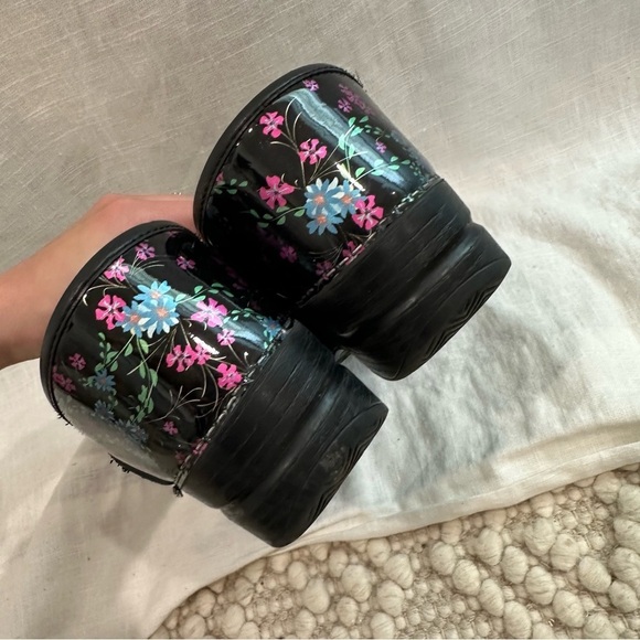 Dansko black leather pink and blue floral flower clogs nurse shoes - Picture 11 of 14